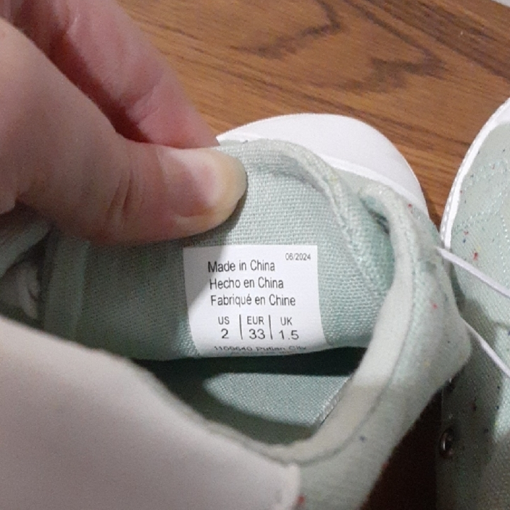 Mint Green Sneakers with White Accents - Picture 5 of 8